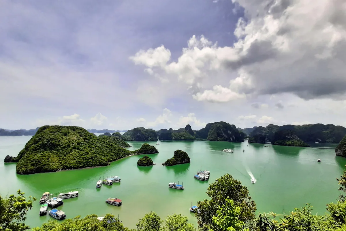 Ha Long Bay, Quang Ninh Province, Northern Vietnam — Vietnam travel guide